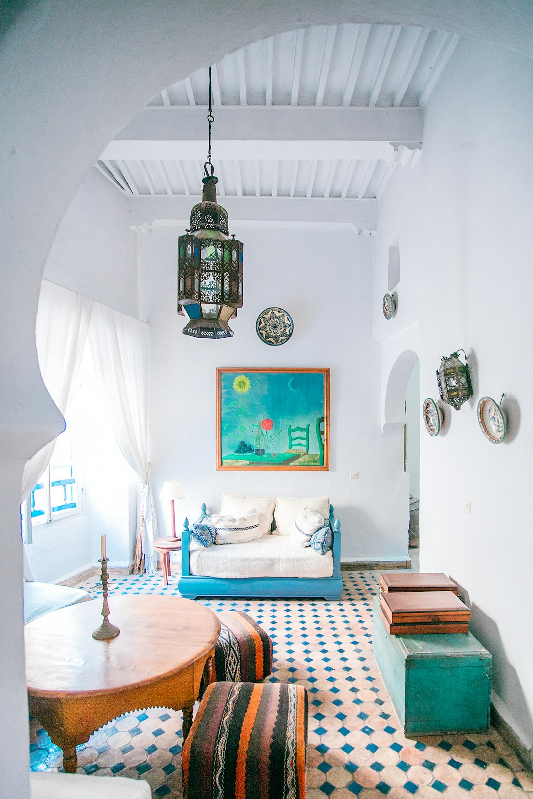 about-us Colourful, accorded to local weather, touchable details in Moroccan interior
